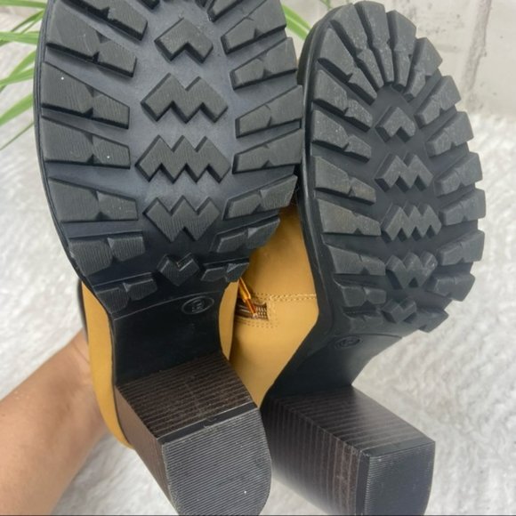 Women’s Suede Lace Up Heel Boot - Picture 3 of 6